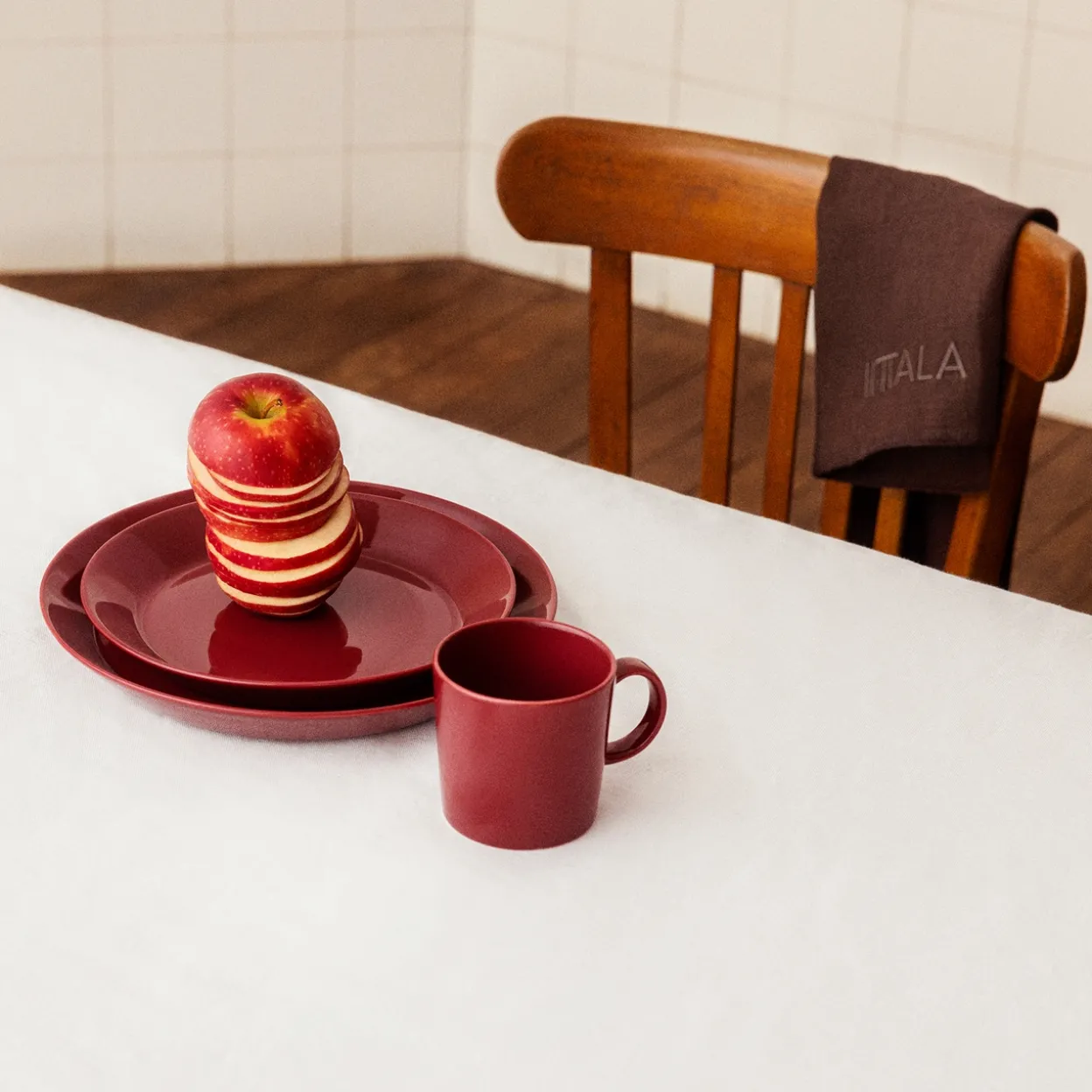 Lautanen 17 cm kirsikka