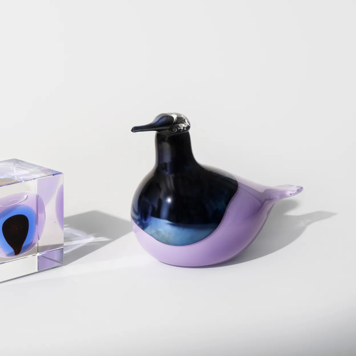 Oriol vuosilintu 2025 245x135mm vaalean lila