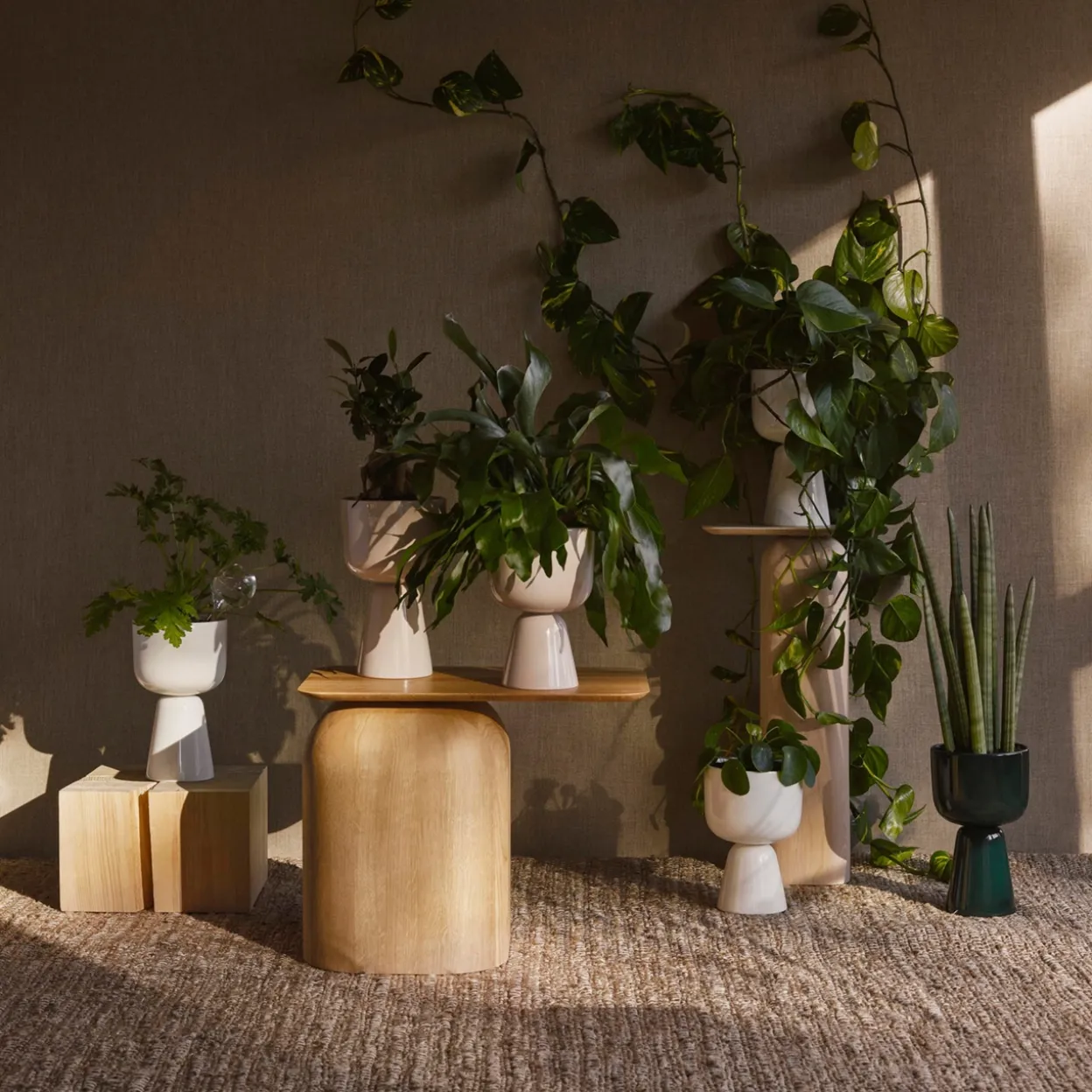 Ruukku valkoinen jalallinen S korkea